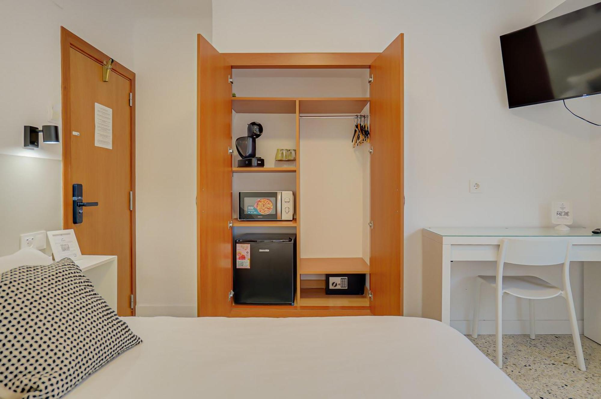 Hostal Y Apartamento Moli De Mar Lloret de Mar Bagian luar foto