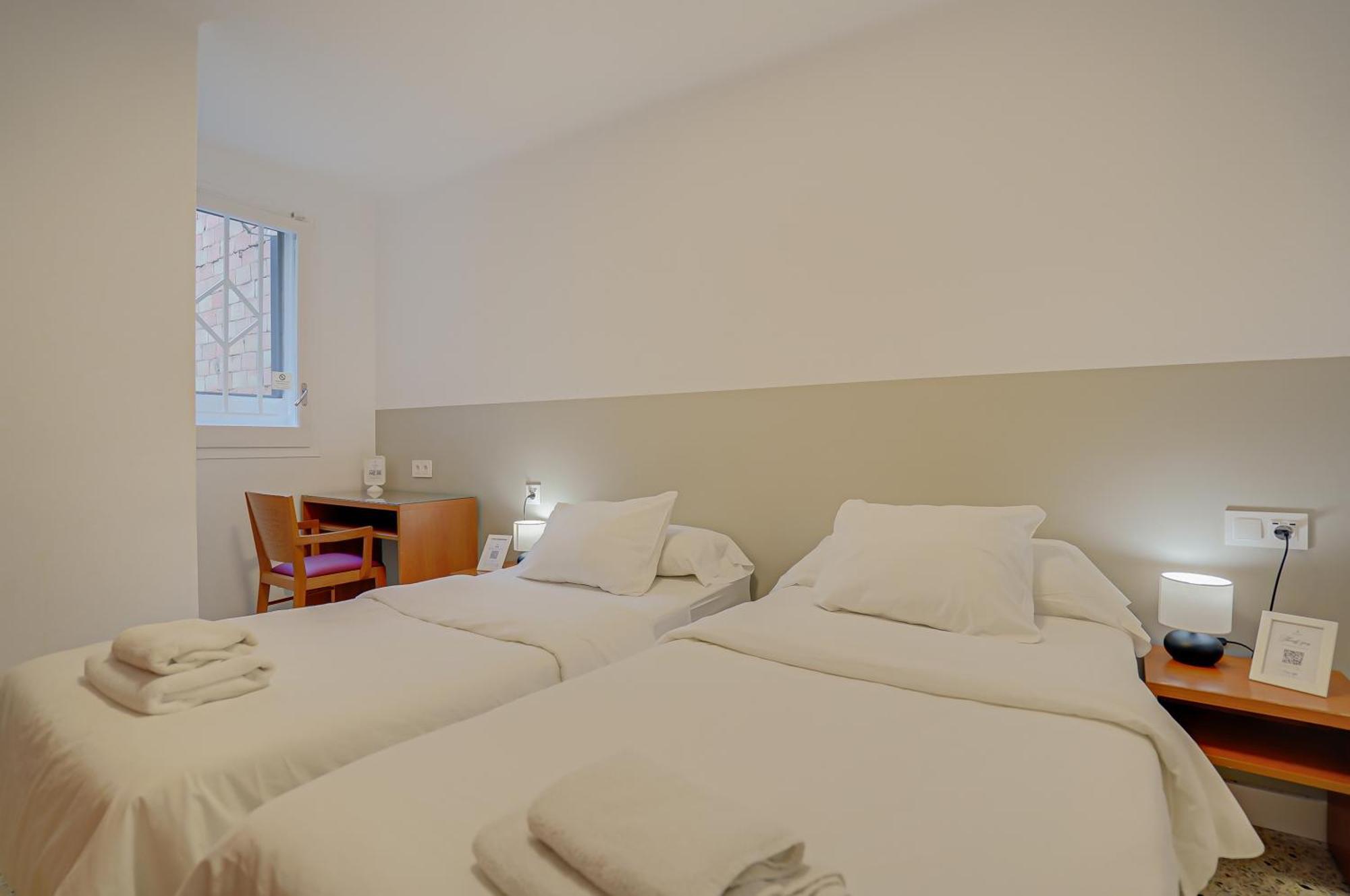 Hostal Y Apartamento Moli De Mar Lloret de Mar Ruang foto