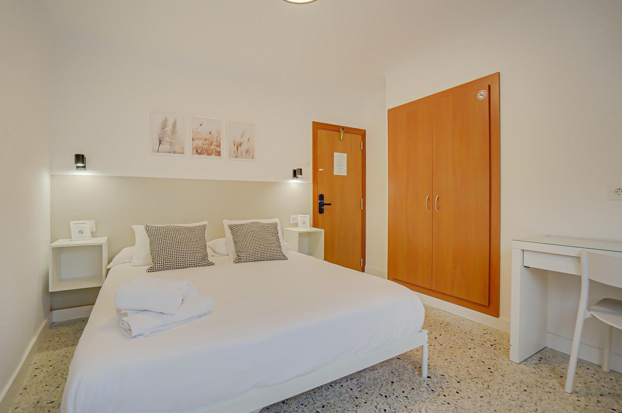Hostal Y Apartamento Moli De Mar Lloret de Mar Bagian luar foto